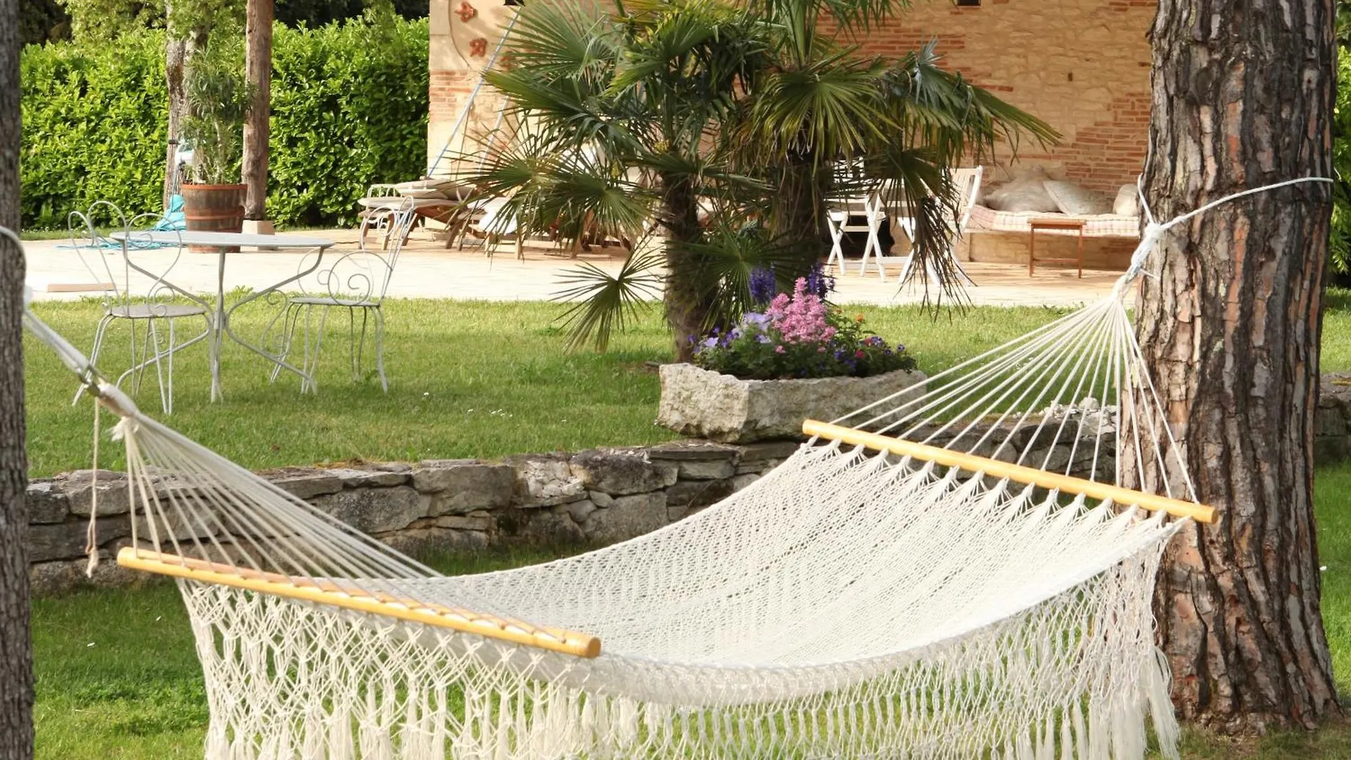 Le Relais Des Anges Bed & Breakfast Mercues