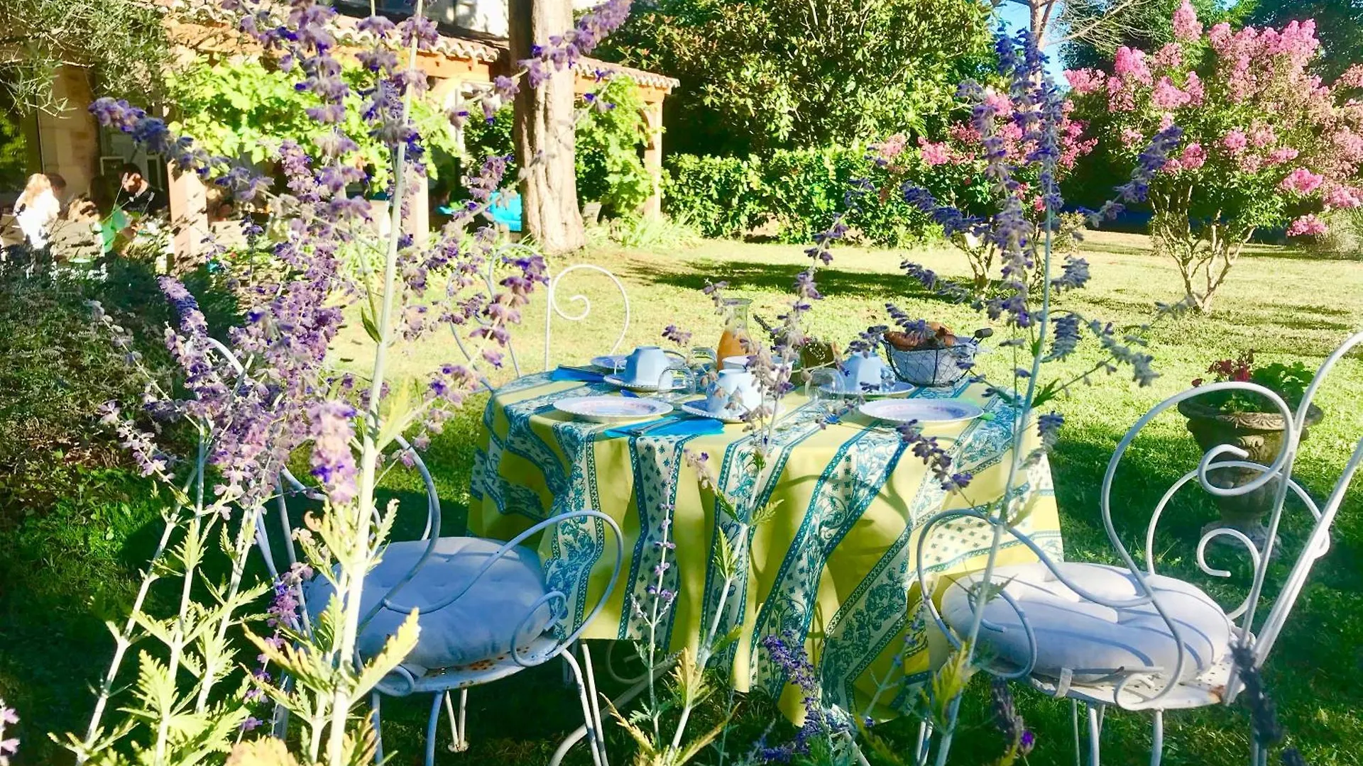 Le Relais Des Anges Bed & Breakfast Mercues 0*,  France