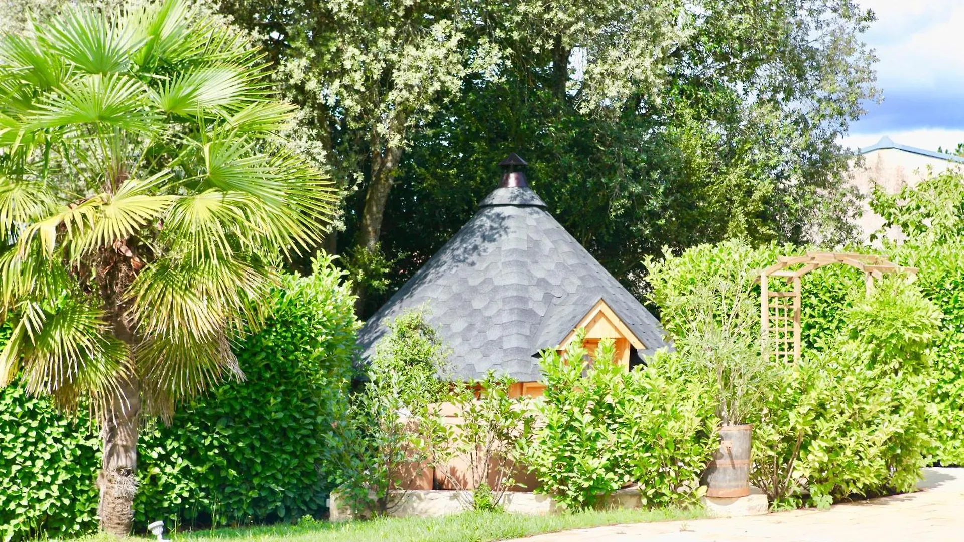 Le Relais Des Anges Bed & Breakfast Mercues France