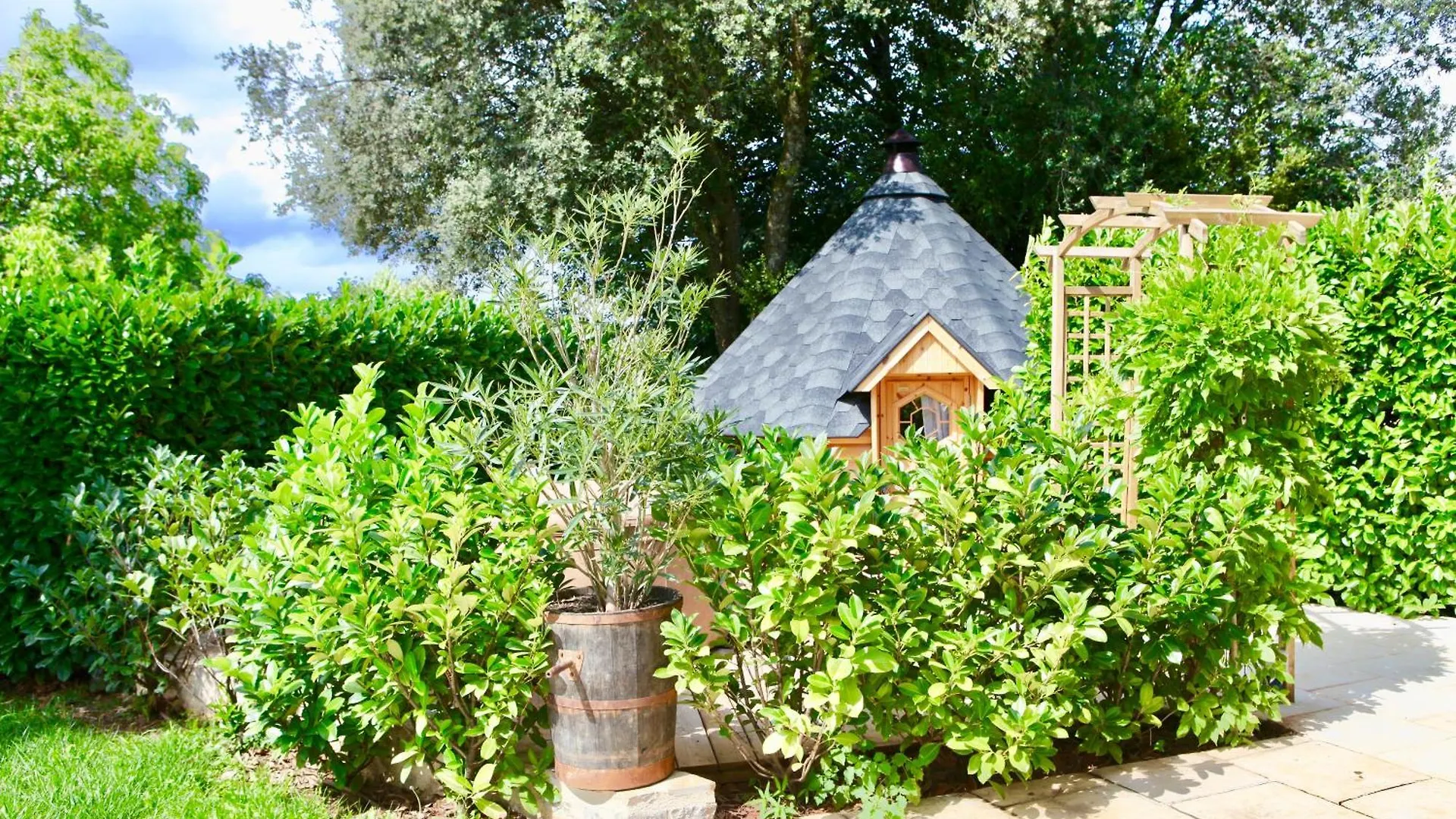 Le Relais Des Anges Bed & Breakfast Mercues 0*,  France