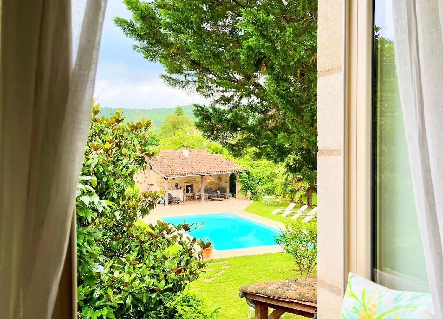 Le Relais Des Anges Bed & Breakfast Mercues 0*,  France