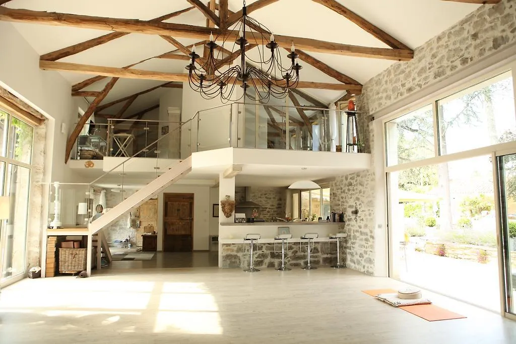 Le Relais Des Anges Bed & Breakfast Mercues France